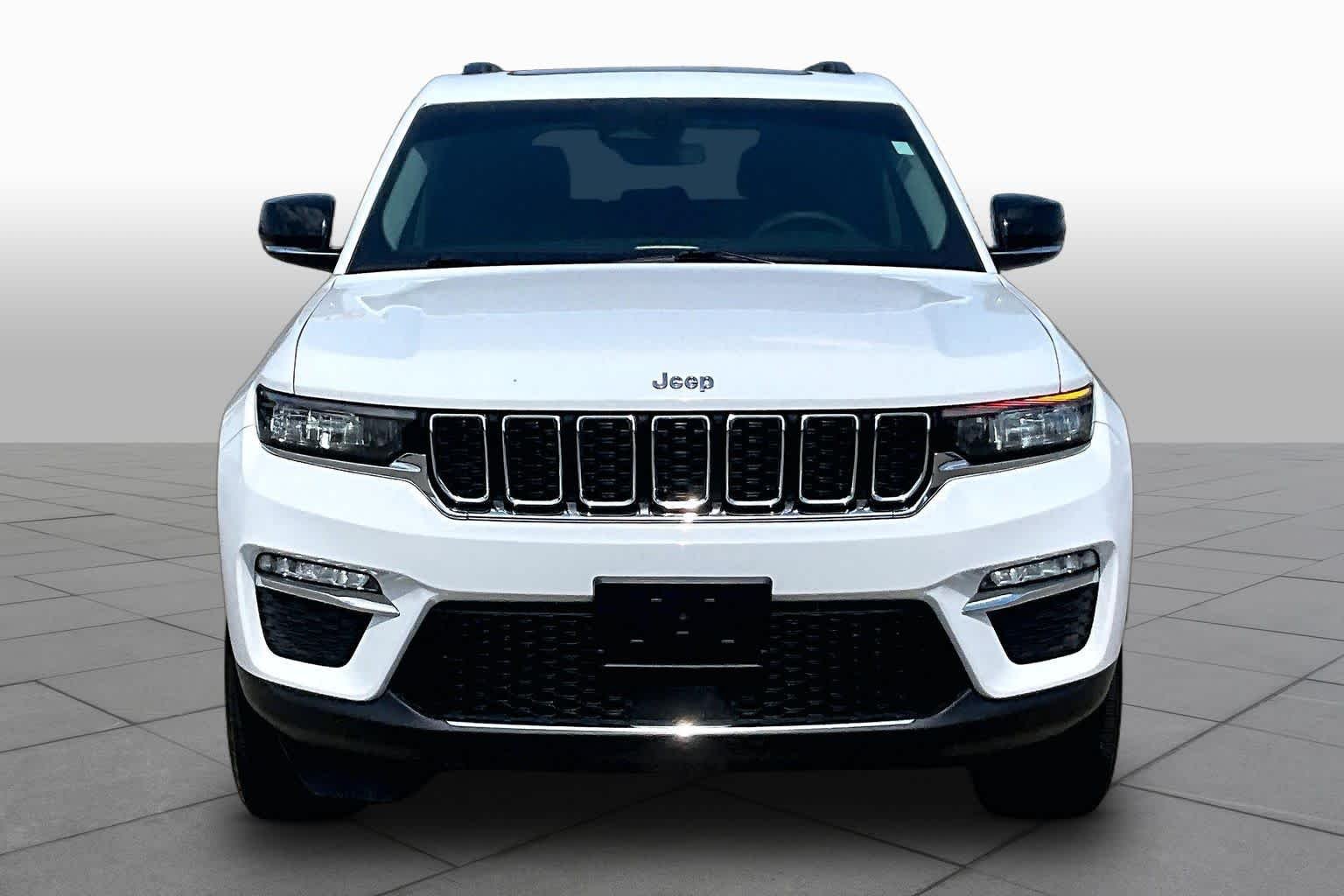 Used 2022 Bright White Clearcoat Jeep  image 4