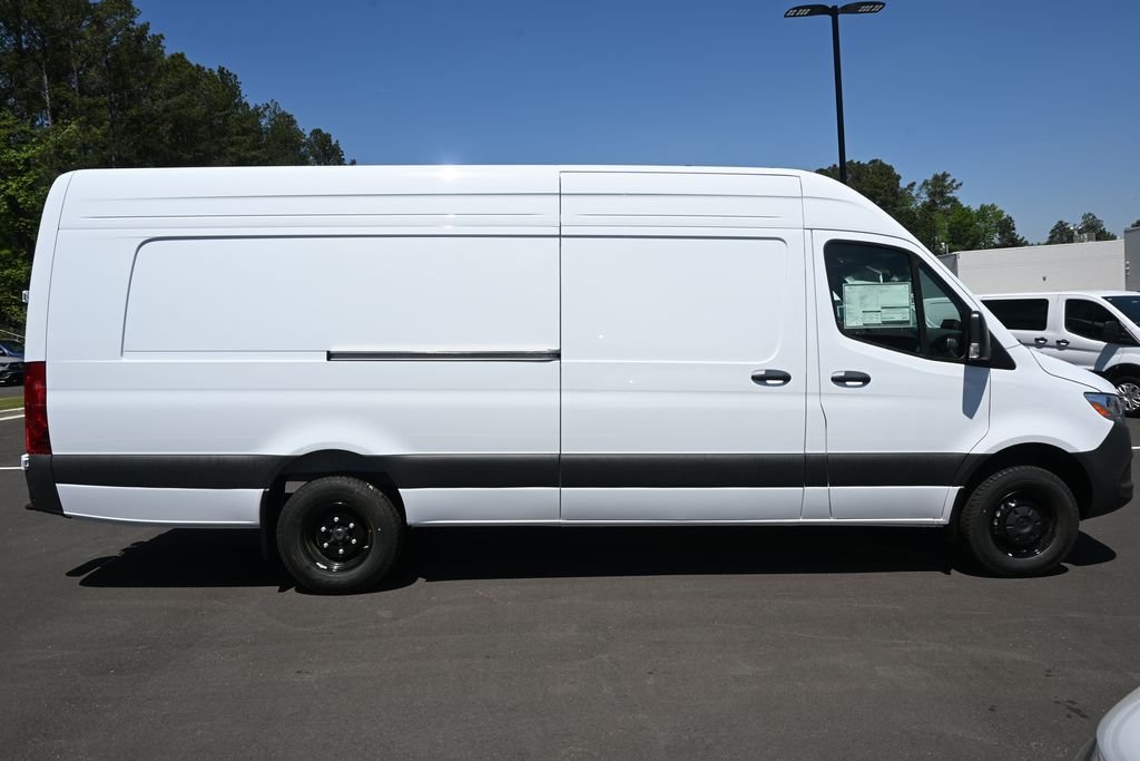 New 2026 Arctic White Mercedes-Benz Cargo 170 WB image 24