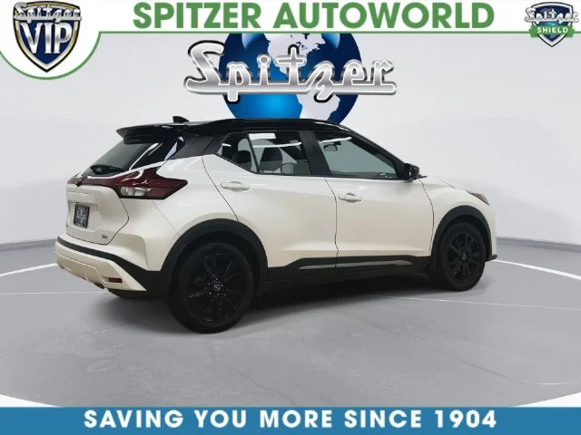 Used 2022 White Nissan SR image 9