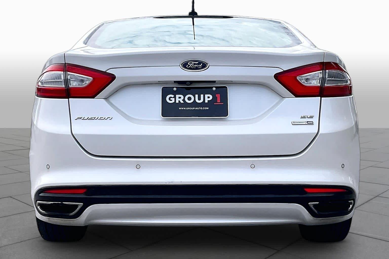 Pre-Owned 2016 Ford Fusion SE