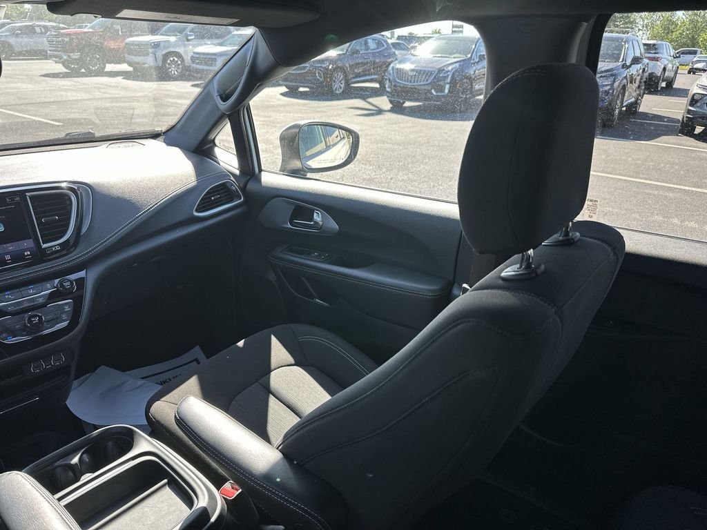Used 2023 White Chrysler Touring image 11