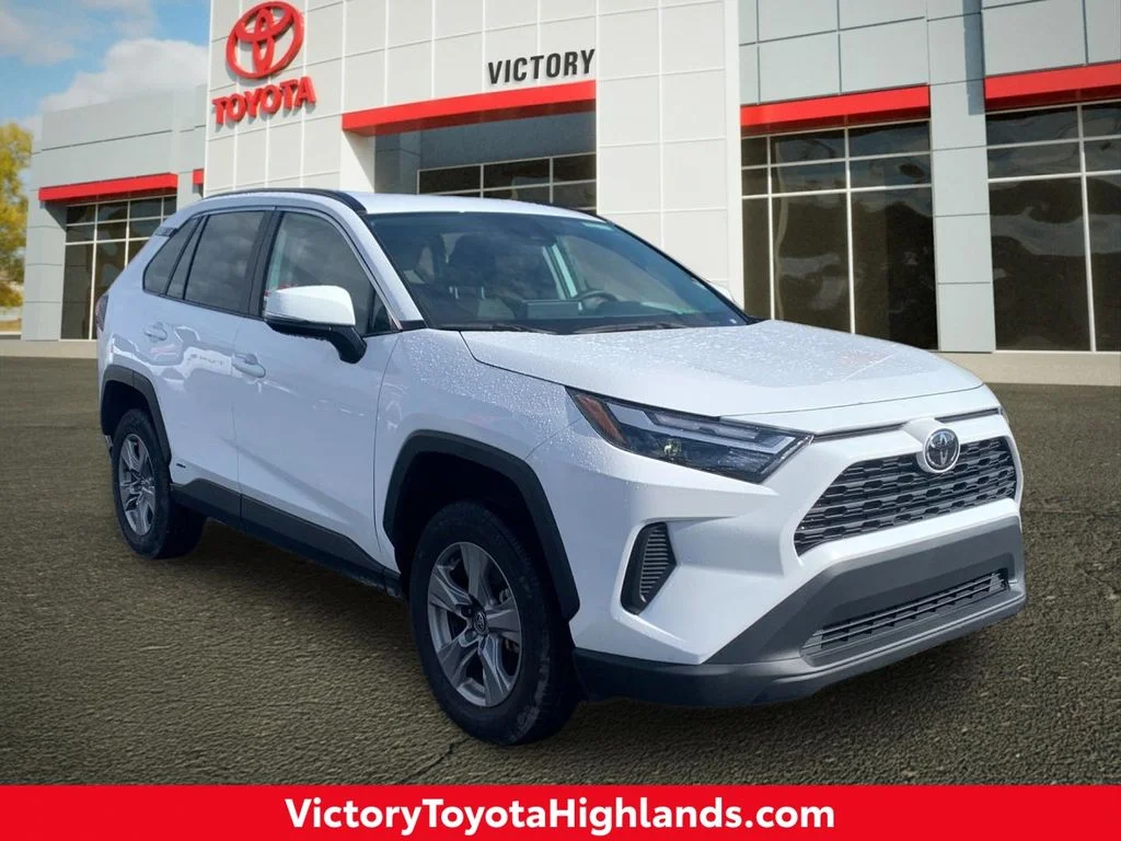Used 2025 White Toyota XLE image 1