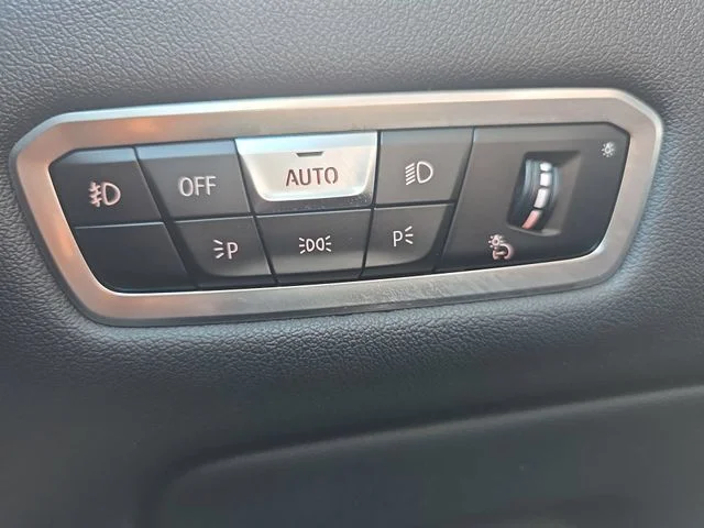 Used 2021 Black BMW xDrive40i image 28