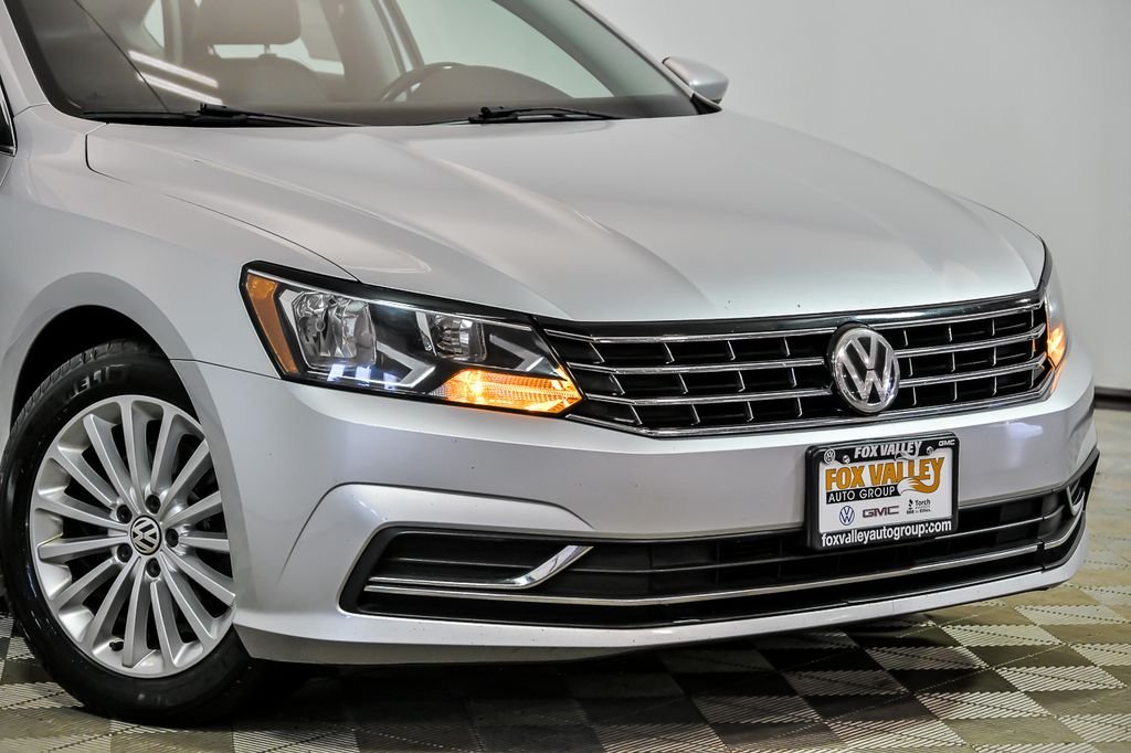 Used 2017 Volkswagen Passat SE with VIN 1VWBT7A35HC048960 for sale in St. Charles, IL