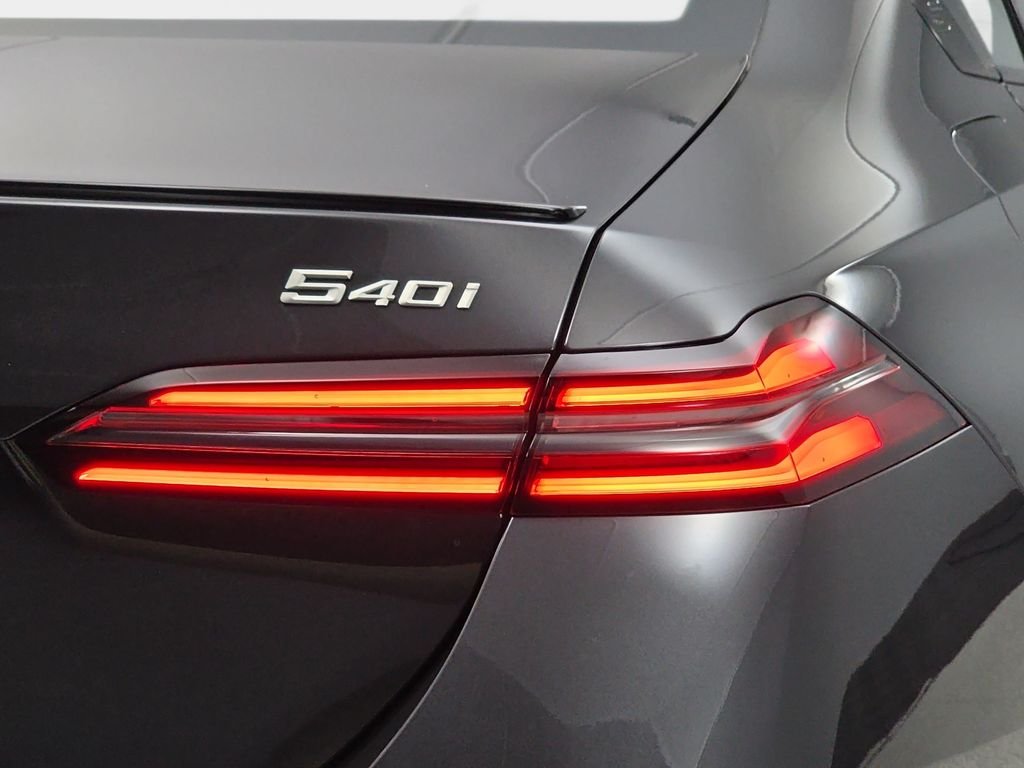 New 2027 Dark Graphite Metallic BMW 540i xDrive image 33