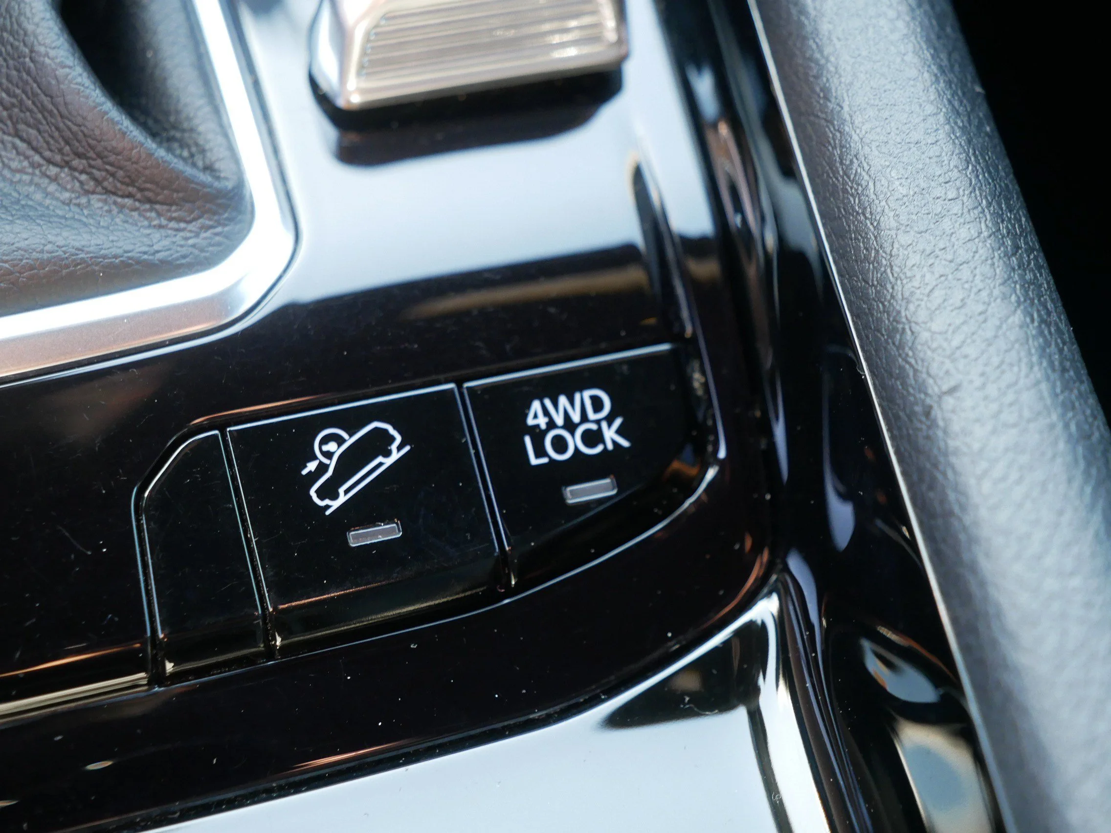 Used 2025 Hydro Blue Pearlcoat Jeep Trailhawk image 32