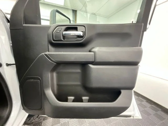 Used 2020 White Chevrolet Custom image 15