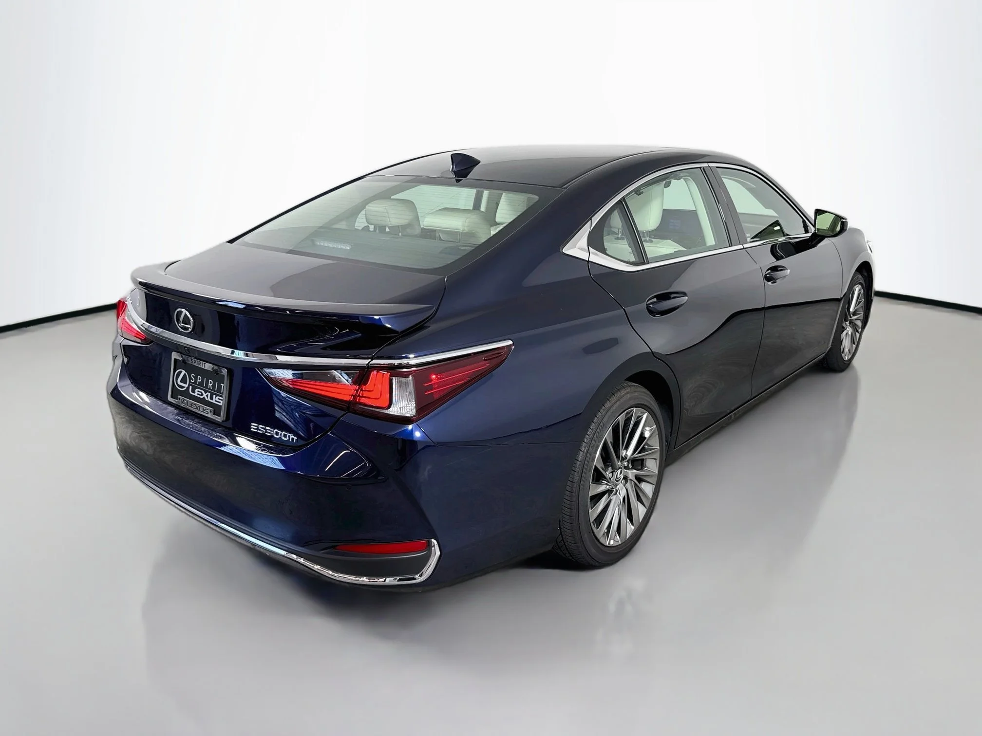 Certified Used 2025 Mica Lexus 300h Ultra Luxury image 7