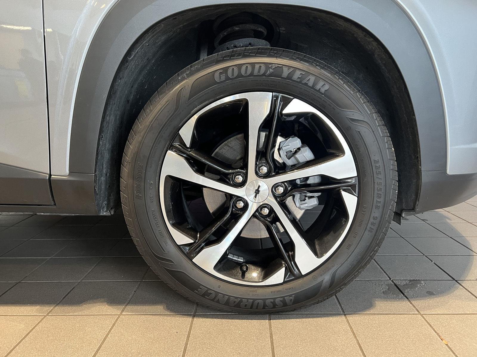 Used 2025 Sterling Gray Metallic Chevrolet 1RS image 9