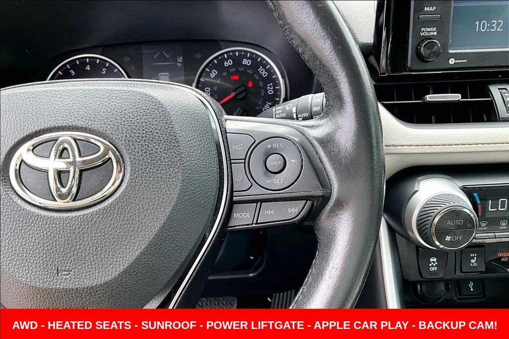 Used 2020 Gray Toyota XLE Premium image 12