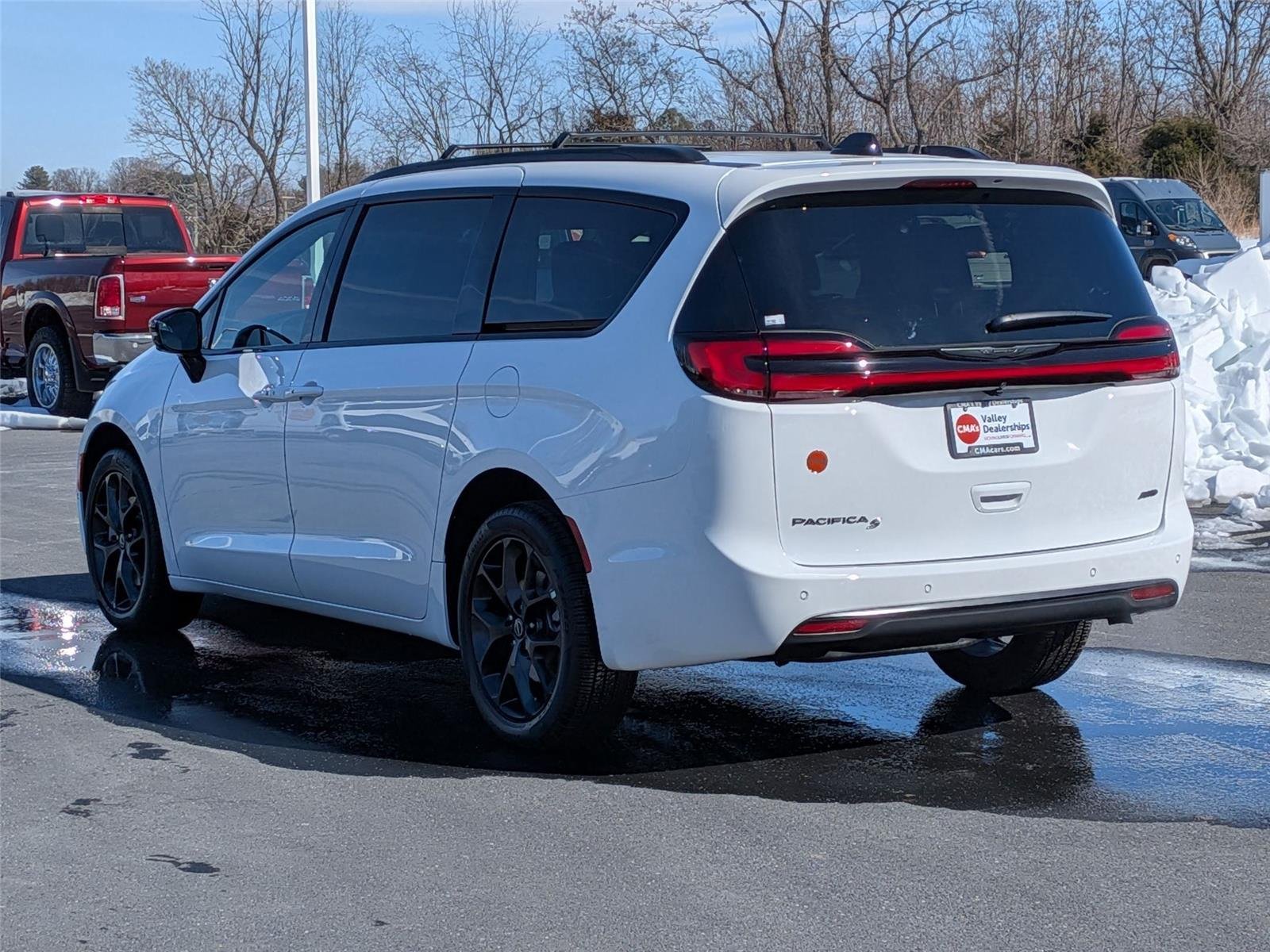 New 2026 Bright White Clear-Coat Exterior Paint Chrysler Select image 7