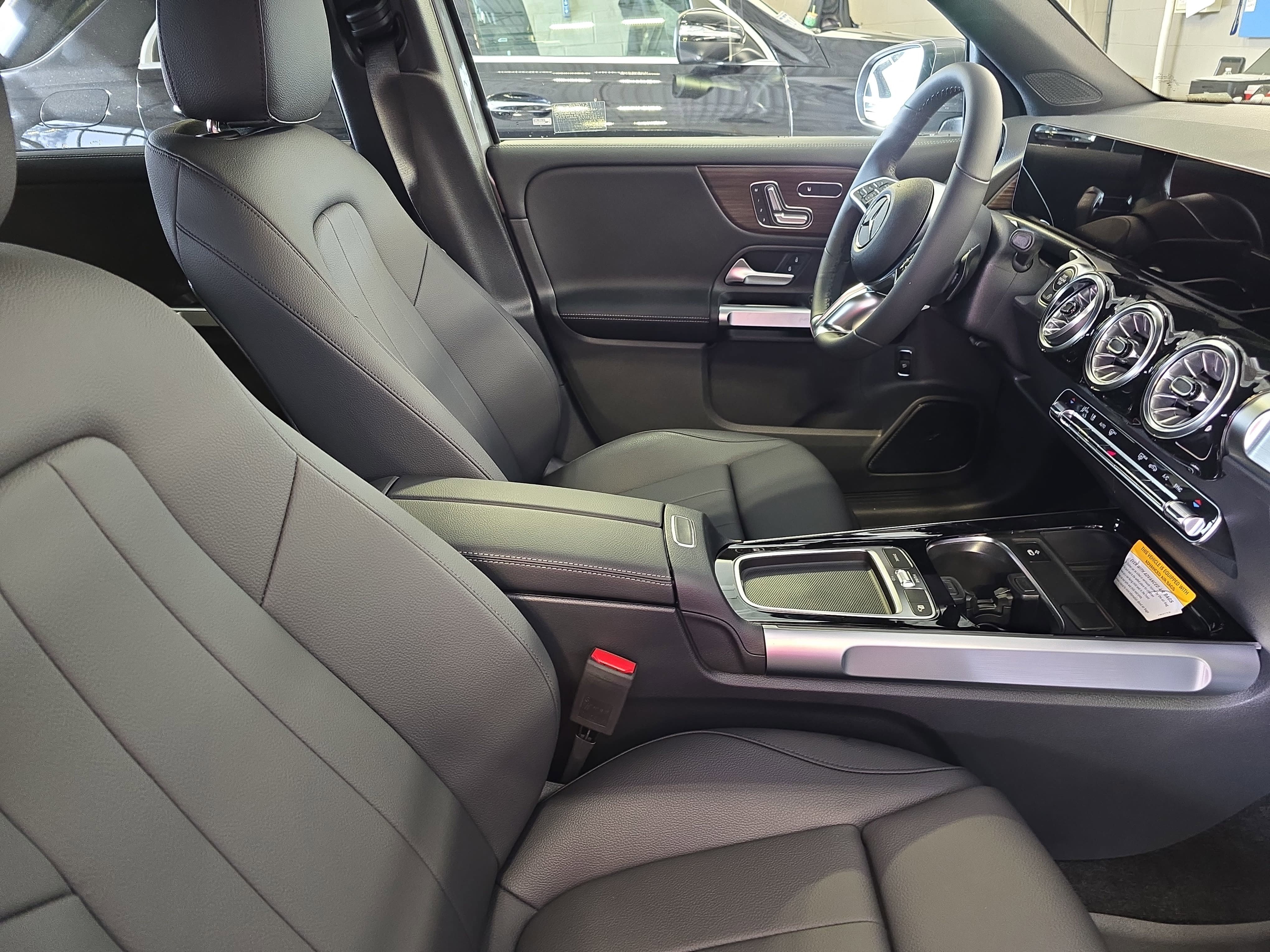New 2026 Mountain Grey Metallic Mercedes-Benz GLB250 image 10