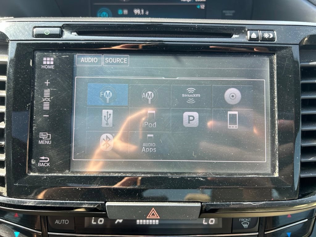 Used 2017 White Honda EX-L image 30