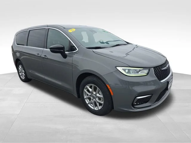 Used 2025 Gray Chrysler Select image 7