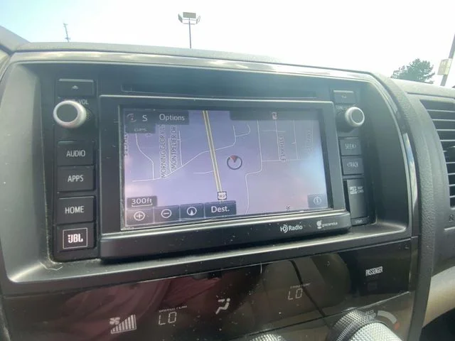 Used 2014 White Toyota Platinum image 17