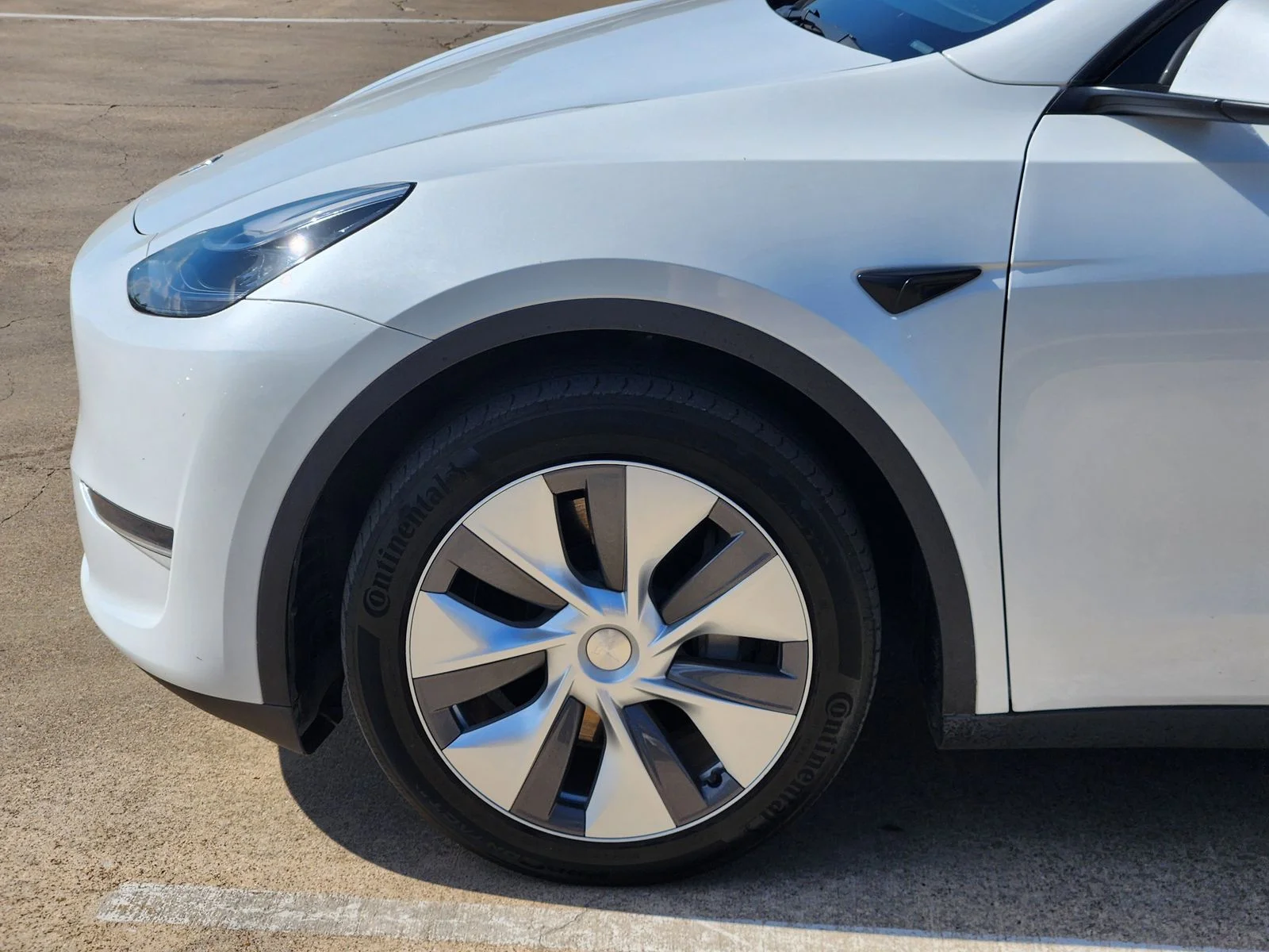 Used 2023 White Tesla Long Range image 8
