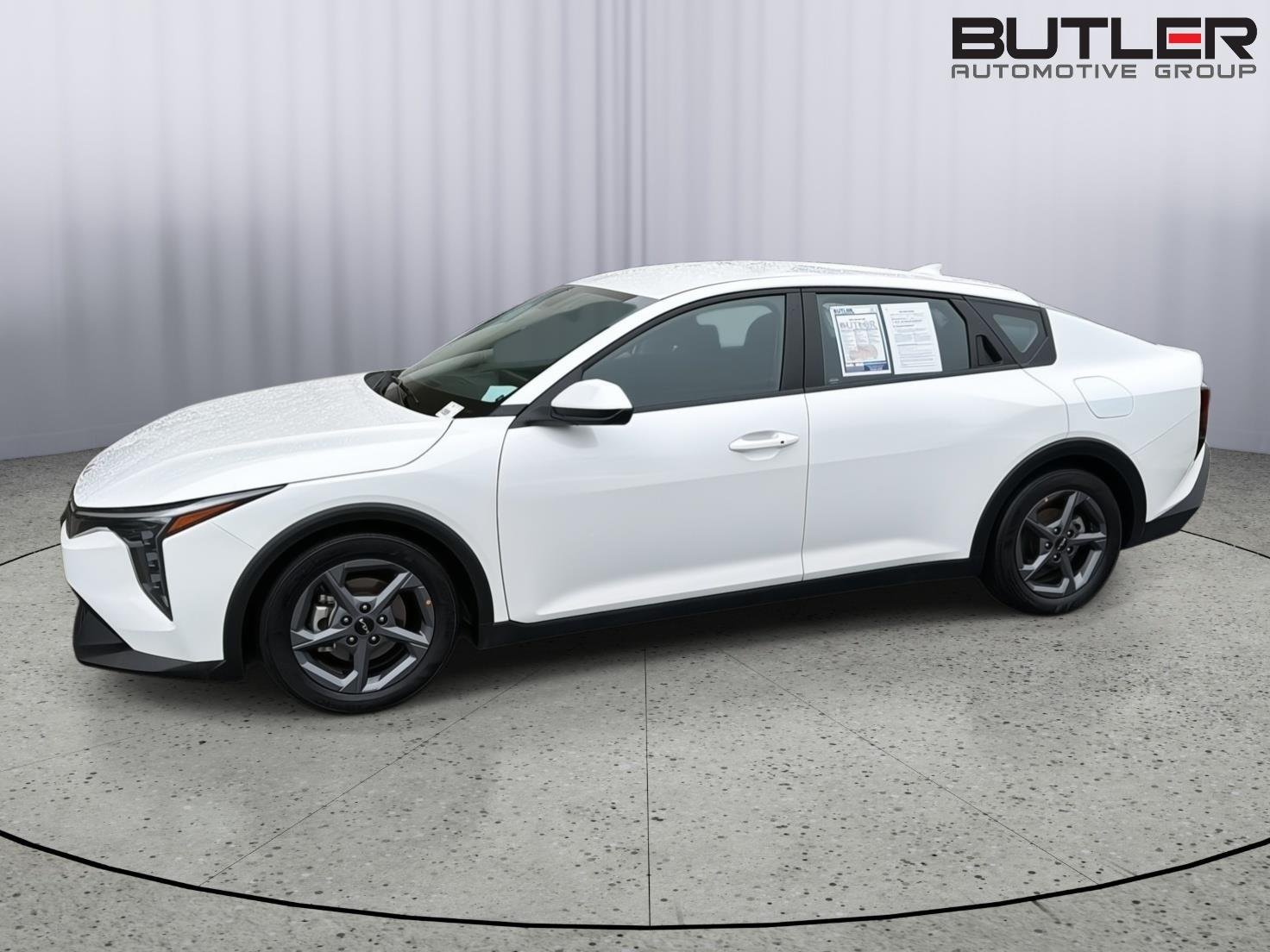 Used 2025 Snow White Pearl Kia LXS image 3