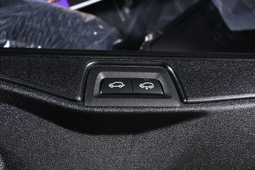 Used 2026 Black BMW xDrive50e image 39