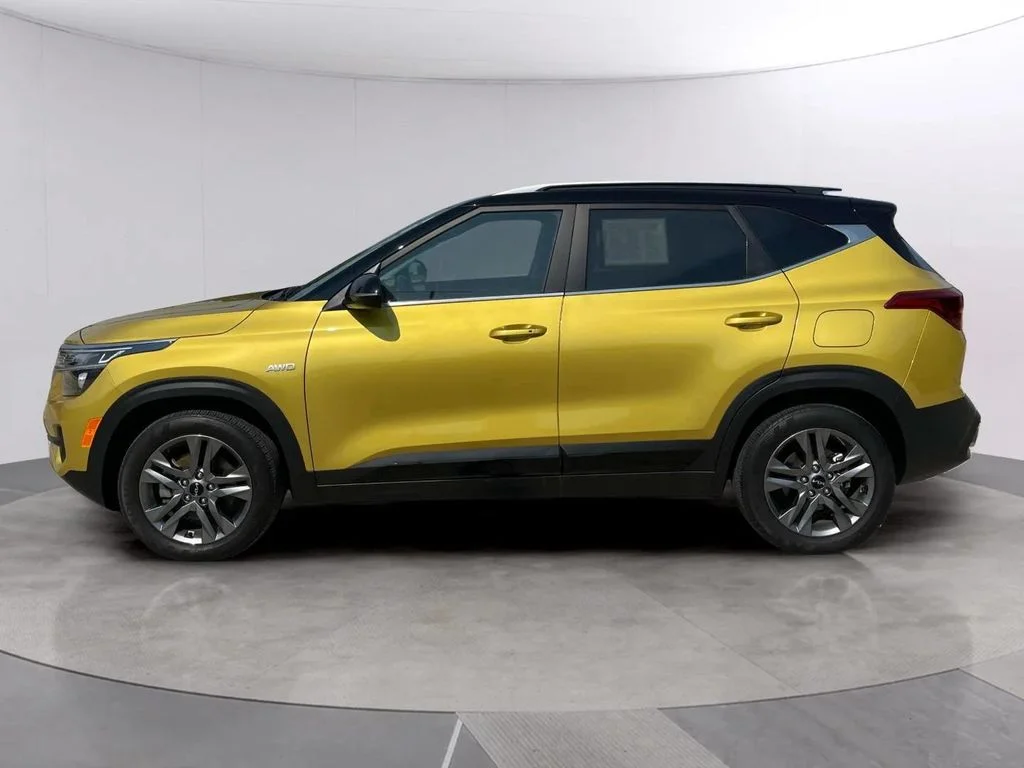 Used 2023 Starbright Yellow/Black Roof Kia S image 2