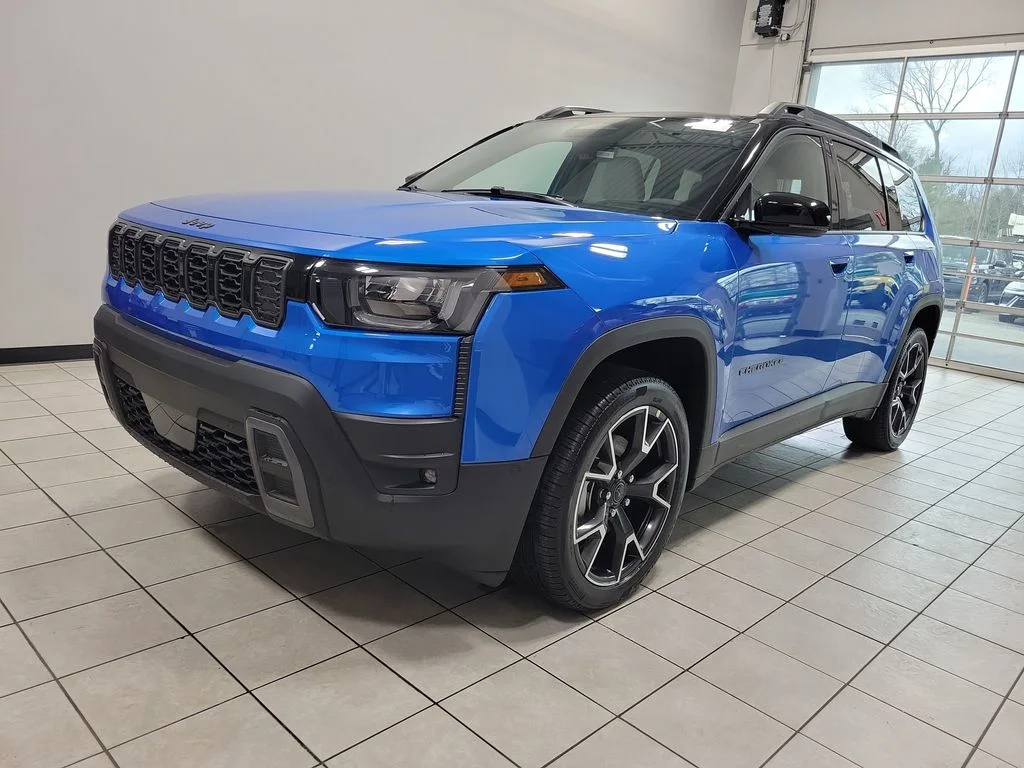 New 2026 Hydro Blue Pearl-Coat Exterior Paint Jeep Overland image 3