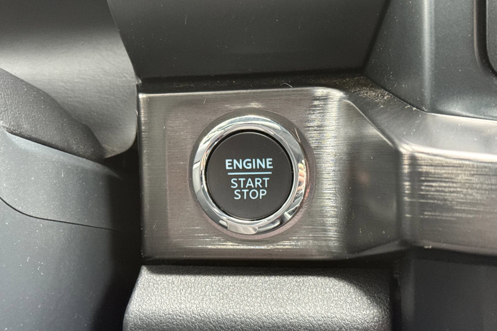 Used 2024 Gray Metallic Ford LARIAT image 22