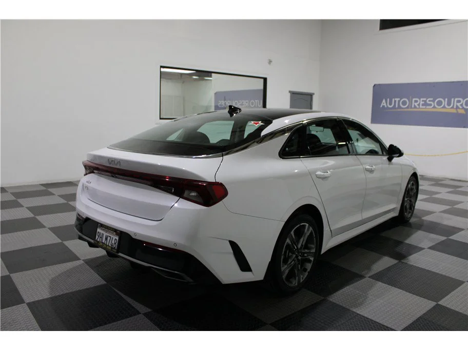 Used 2024 Glacial White Pearl Kia EX image 4