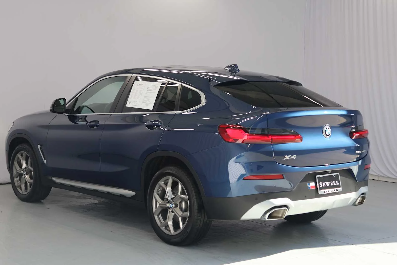 Certified Used 2025 Phytonic Blue Metallic BMW xDrive30i image 5