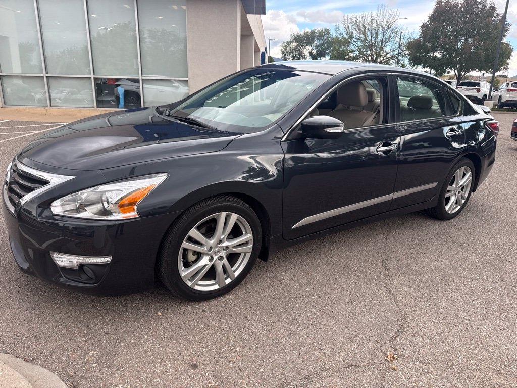 Used 2015 Blue Nissan 3.5 SL image 2