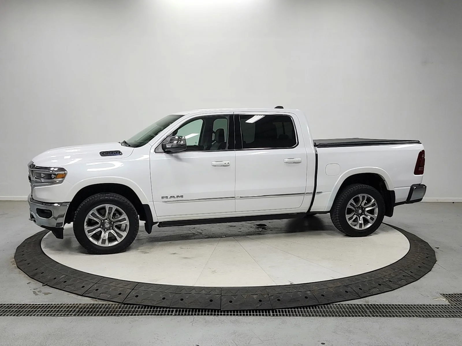 Used 2024 White Ram Limited image 4