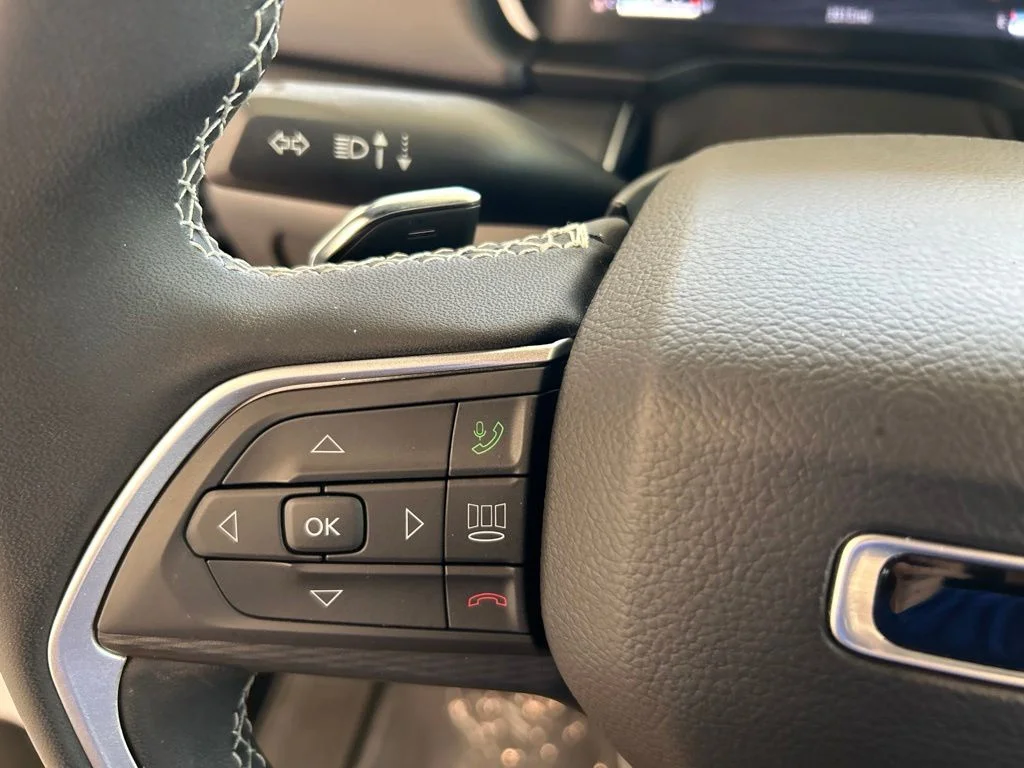 Used 2025 Black Jeep Laredo image 42