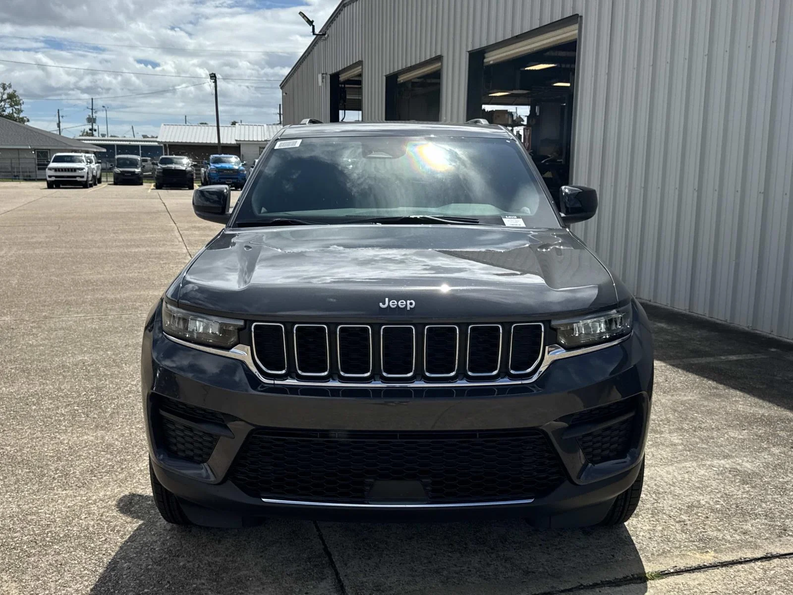 New 2026 Baltic Gray Metallic Clear-Coat Exterior Paint Jeep Laredo image 2