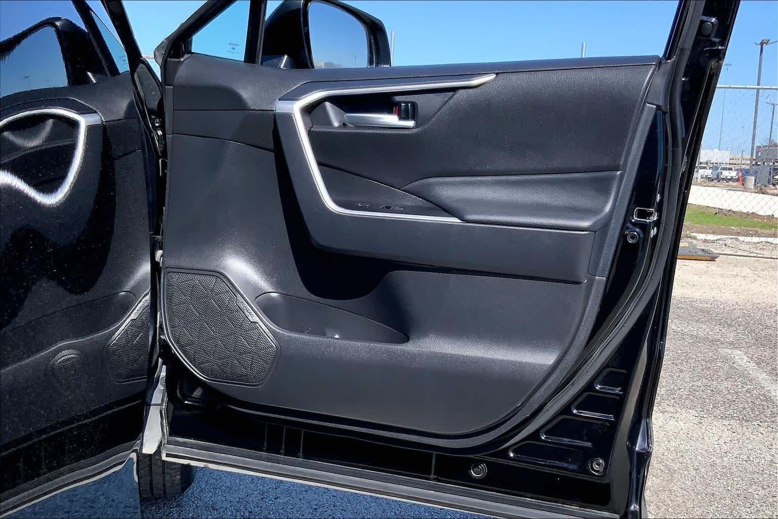Used 2025 Midnight Black Metallic Toyota XLE image 22