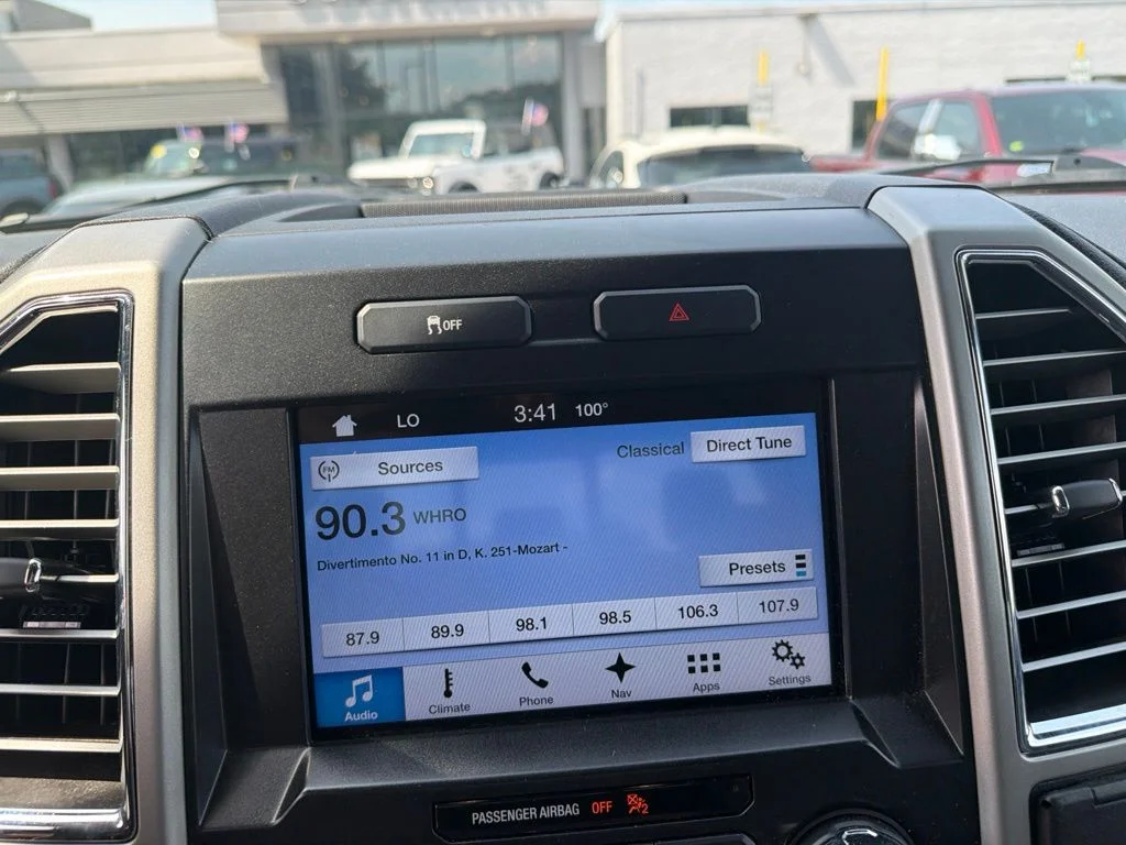 Used 2016 White Ford Lariat image 21