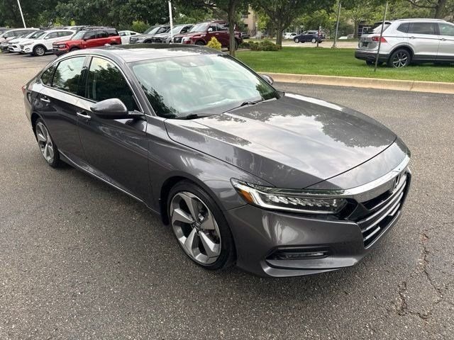 Used 2018 Modern Steel Metallic Honda Touring 2.0T image 3