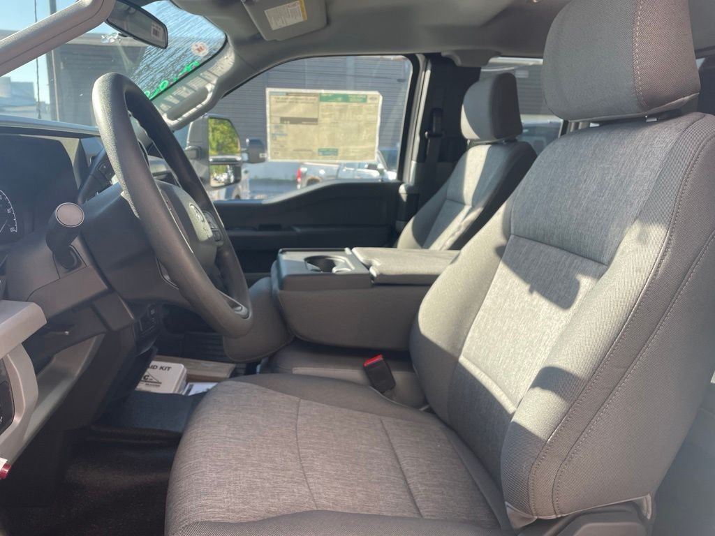 New 2026 Oxford White Ford F-550® XL image 15