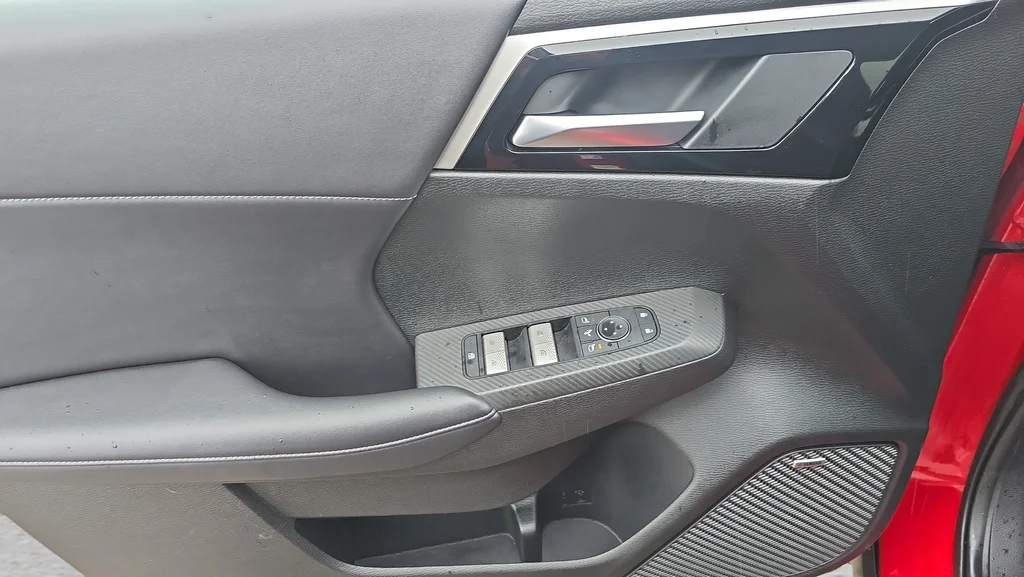2025 Mitsubishi Outlander SE - Photo 19