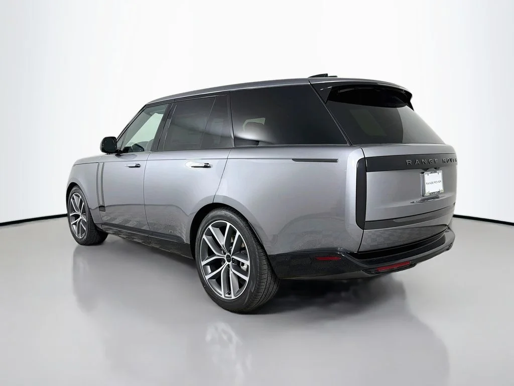 New 2026 Eiger Grey Land Rover SE image 7