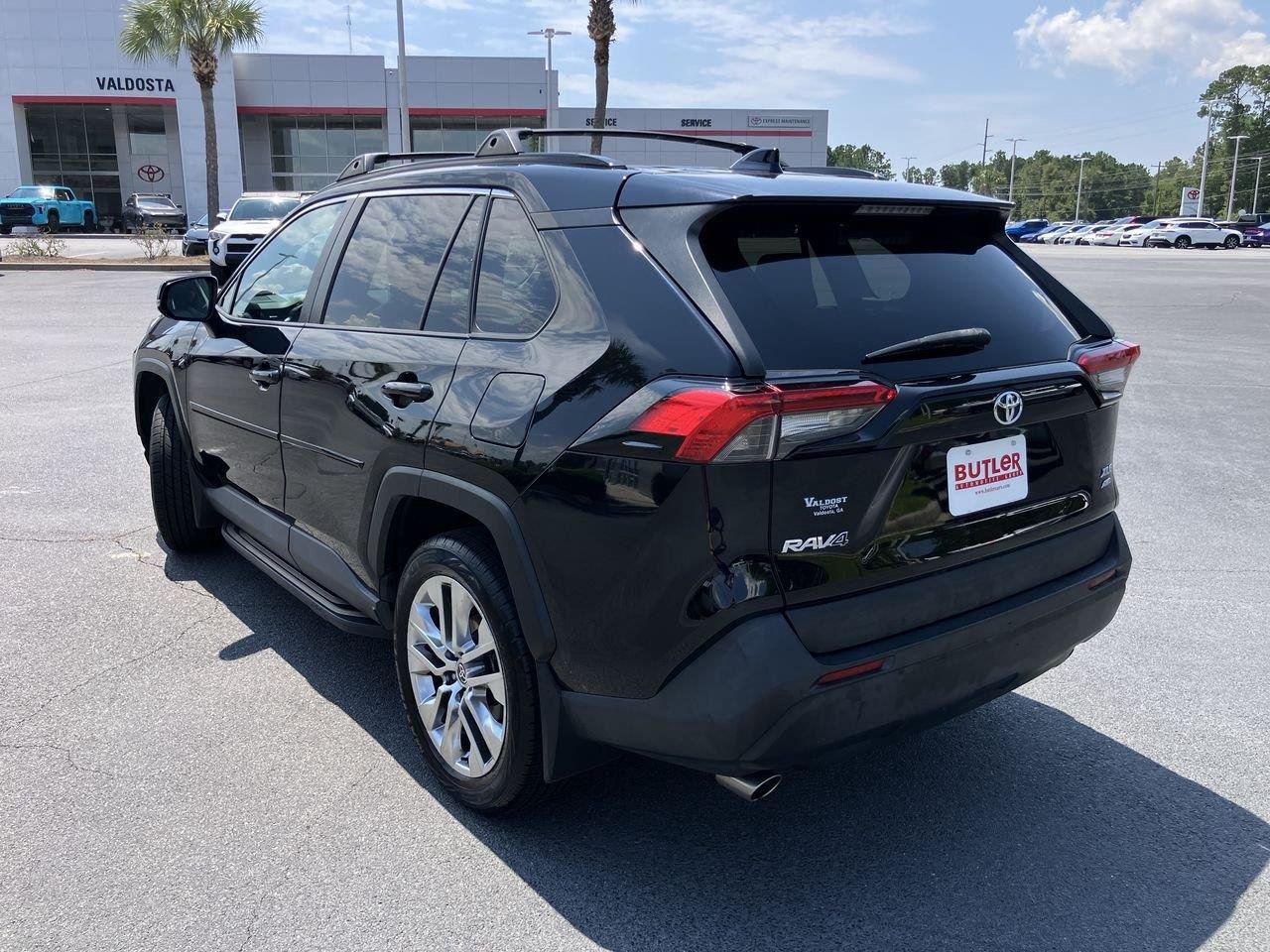 Used 2021 Black (Midnight Black Metallic) Toyota XLE Premium AWD image 3