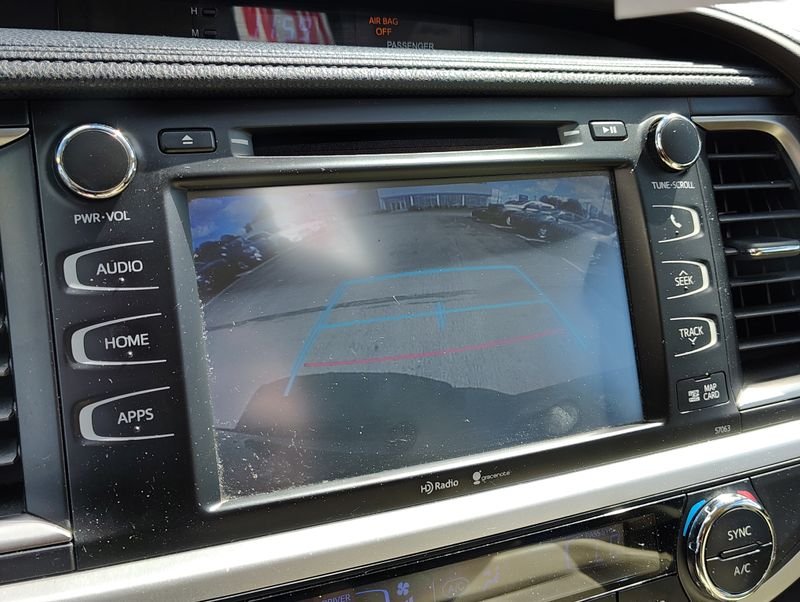 Used 2015 Red Toyota XLE V6 image 17
