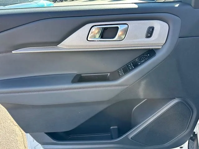 New 2026 Star White Metallic Tri-Coat Ford Active image 15