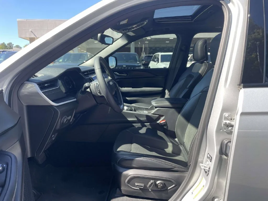 Used 2024 Silver Jeep Altitude X image 23