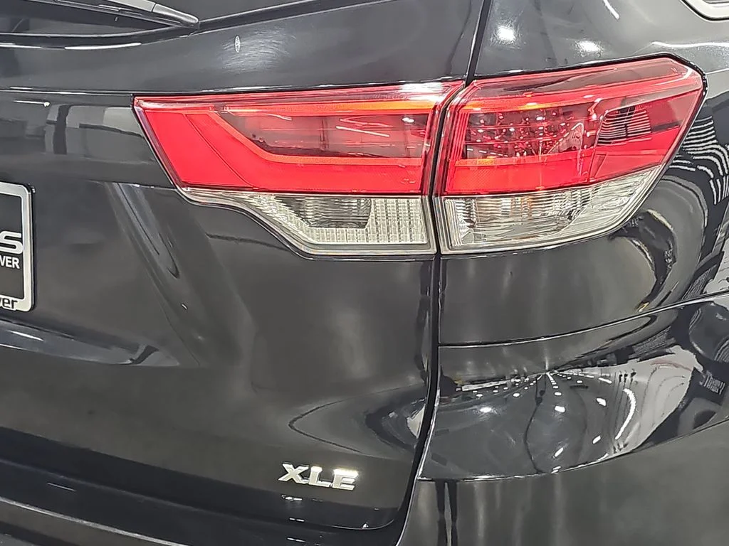 Used 2017 Black Toyota XLE image 35