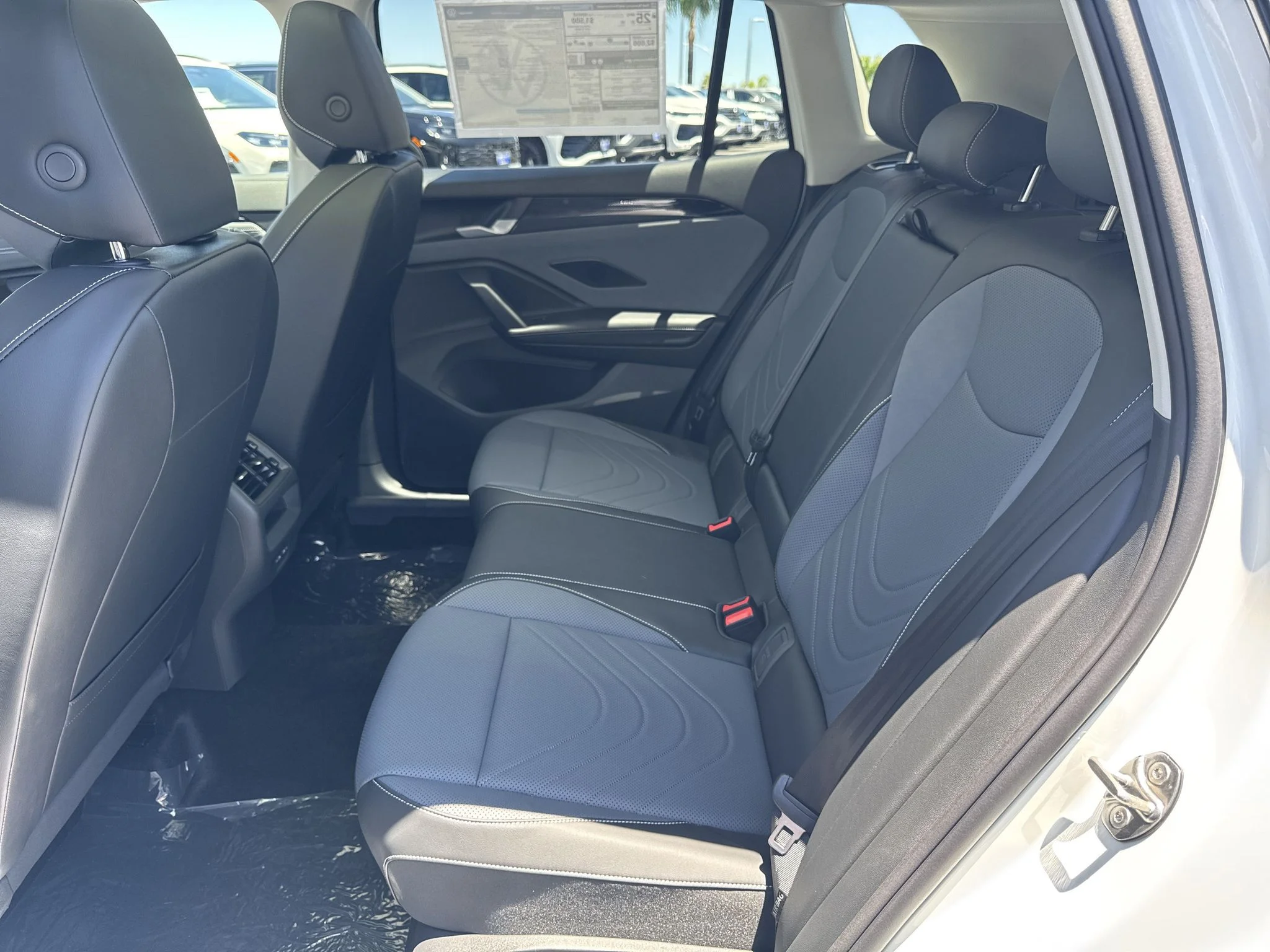 New 2026 Pure White Volkswagen SE image 31