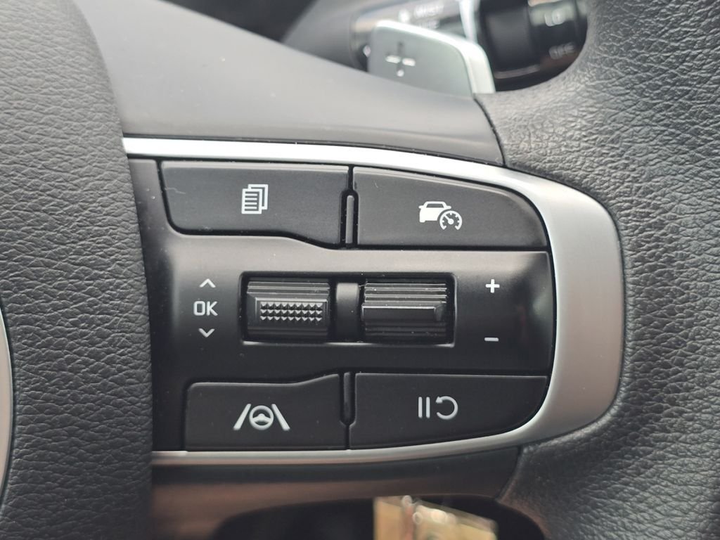 Used 2025 Black Kia LX image 29