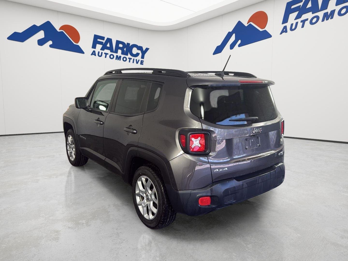 Used 2017 Granite Crystal Metallic Clearcoat Jeep Latitude image 7