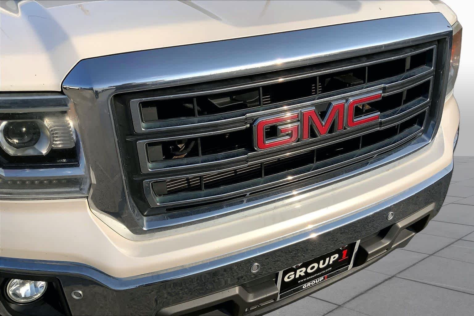 Used 2015 White Diamond Tricoat GMC SLT image 28