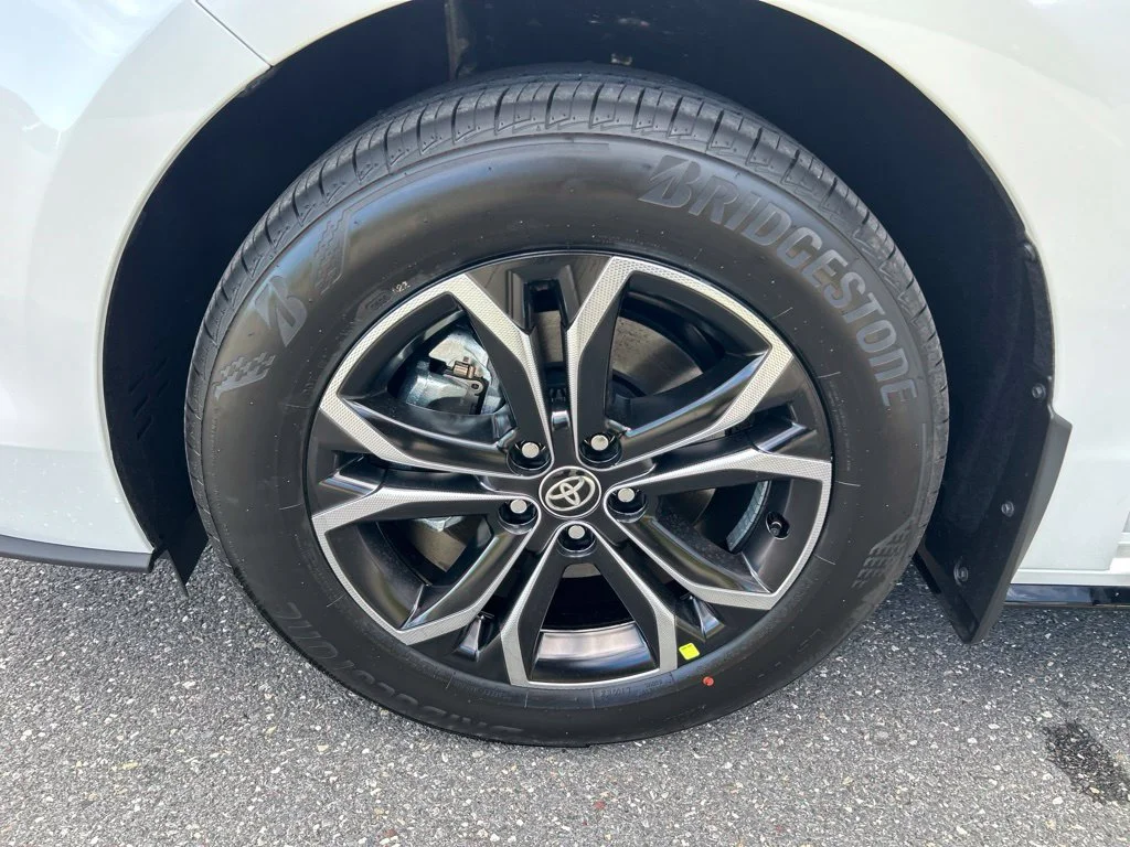 New 2026 Wind Chill Pearl Toyota Platinum image 30