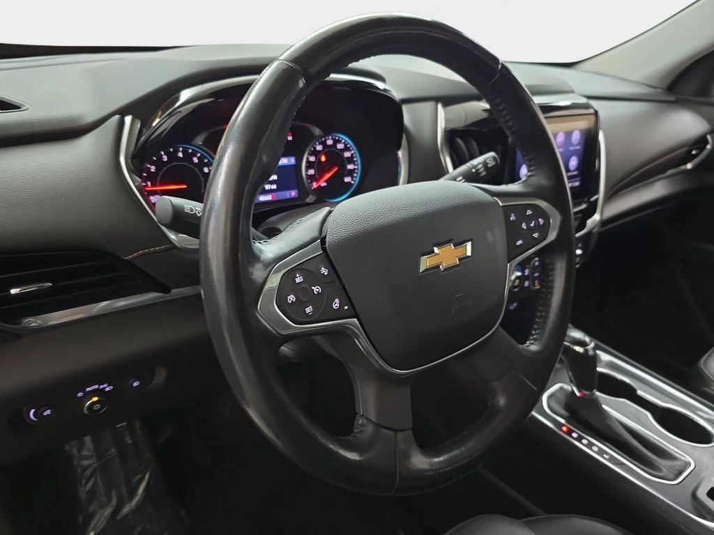Used 2020 Silver Ice Metallic Chevrolet Premier image 19