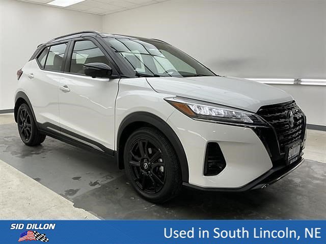 Used 2022 Aspen White Tricoat/Super Black Nissan SR image 3