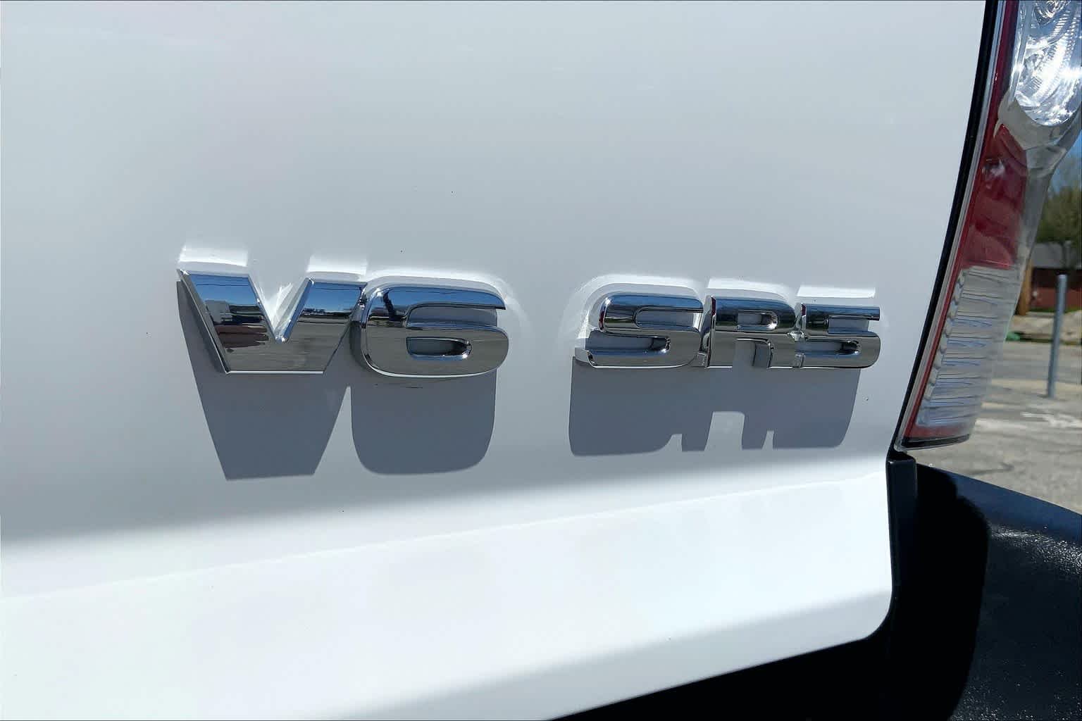 Used 2013 Super White Toyota  image 10
